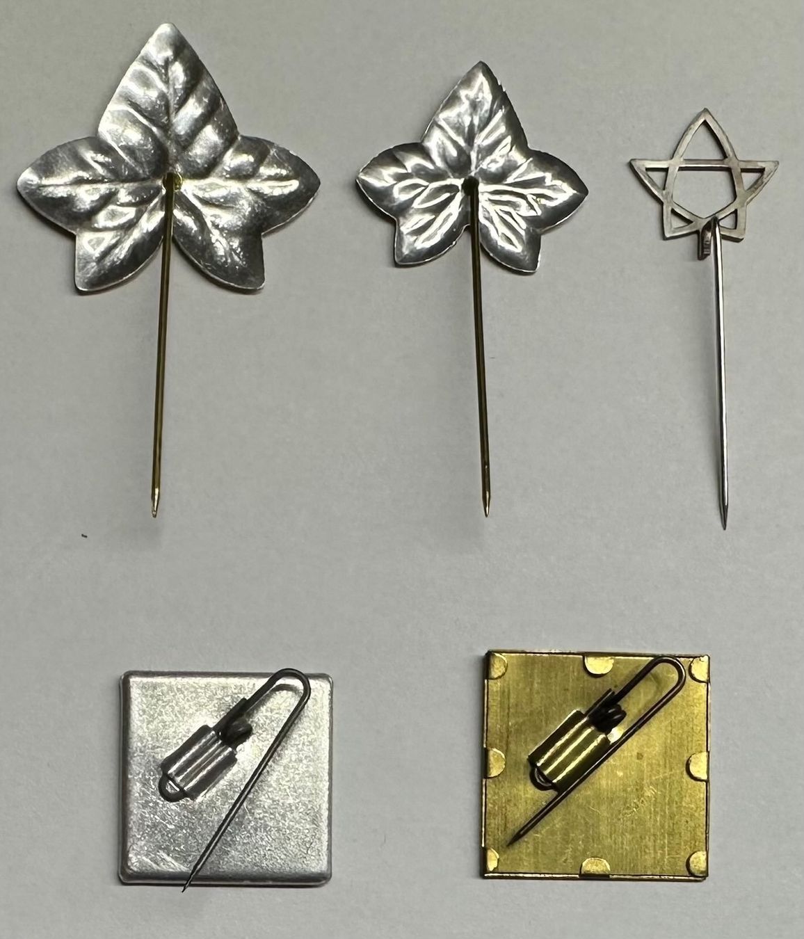 Plaketten & Abzeichen: 5 alte seltene Anstecknadeln mit Blumendesign – Gebraucht aus Gümligen von Delphi6 1