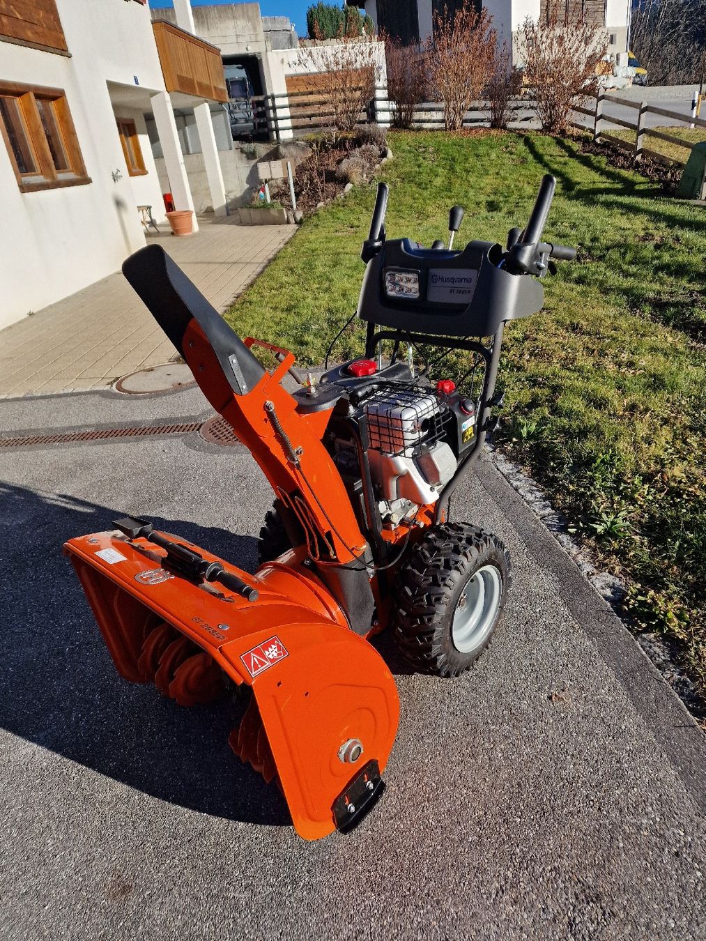 Tutte le macchine: Husqvarna ST 268 EP Schneefräse – Usato da Dardin venduto da Elowian