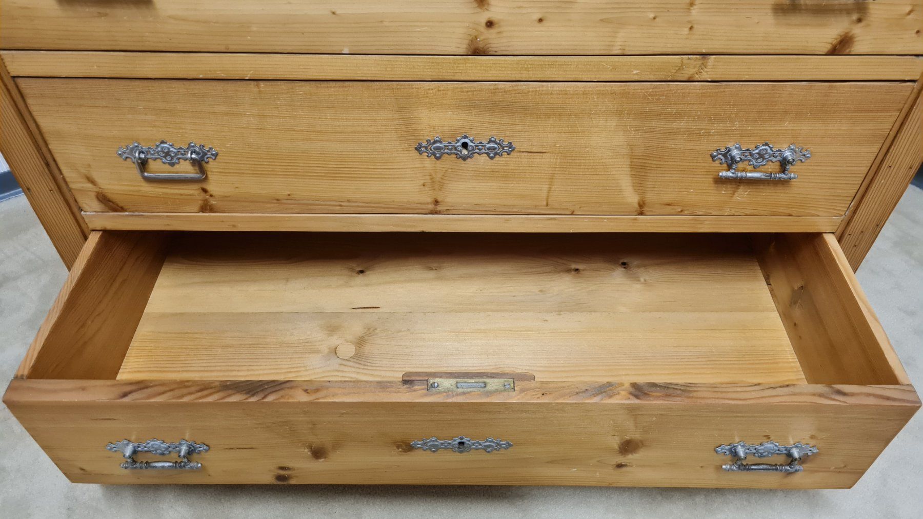 Kommoden: alte schöne Schubladen Kommode – Gebraucht aus Gossau SG von  6