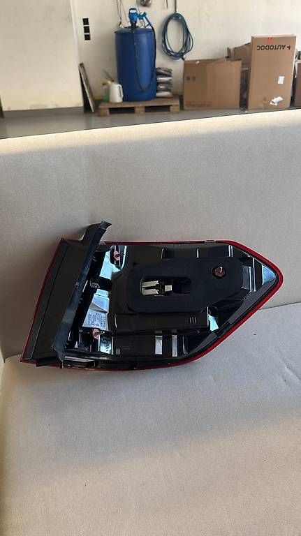 Tutti pezzi di ricambio auto: Originale Heckleuchte Mercedes E Klasse – Usato da Zürich venduto da but_2gsm 1