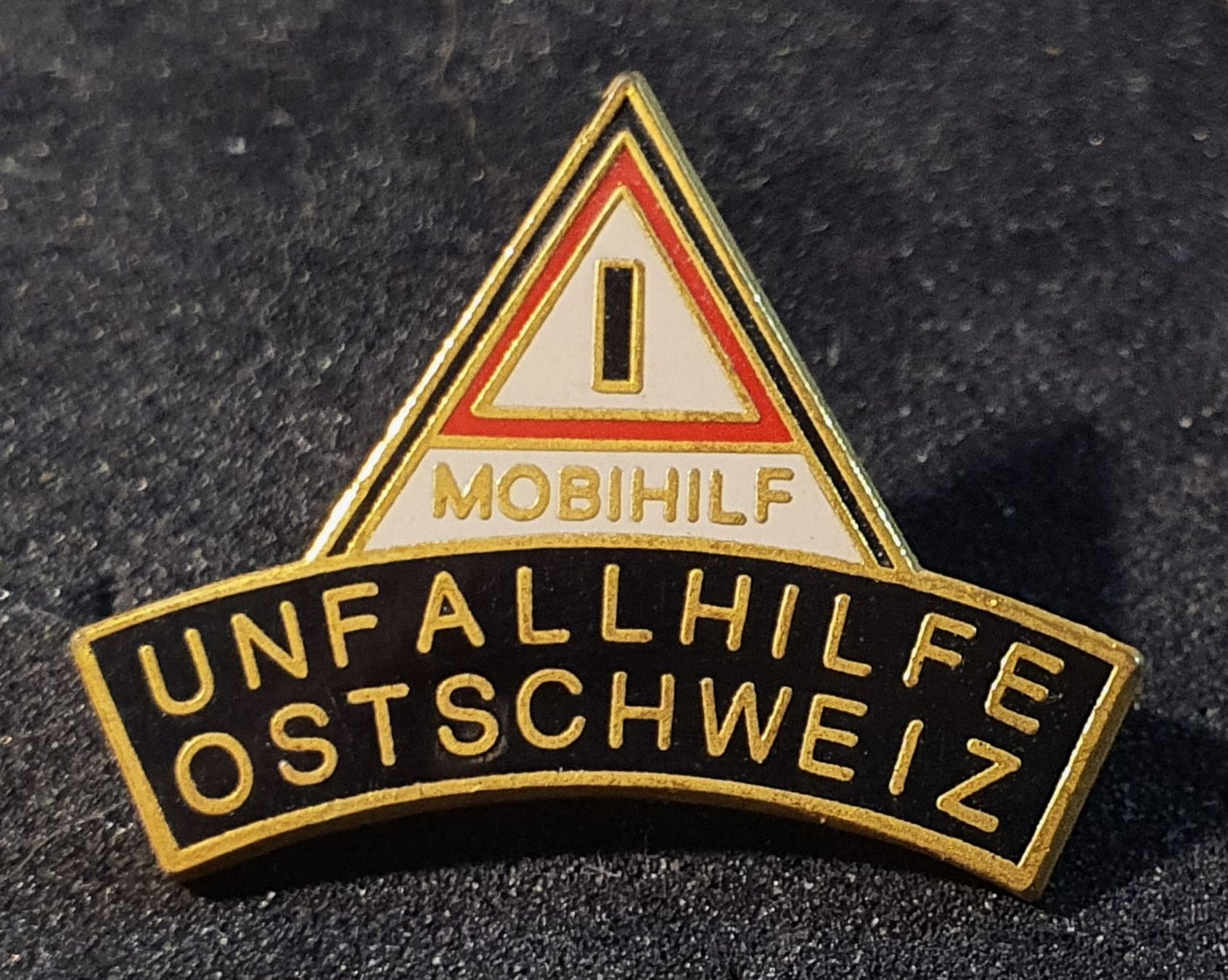 Placchette & Badge: BB247 - Pin Unfallhilfe Ostschweiz  Mobihilf  Nr. 127 – Usato da Reinach BL venduto da Boston-Verkauf