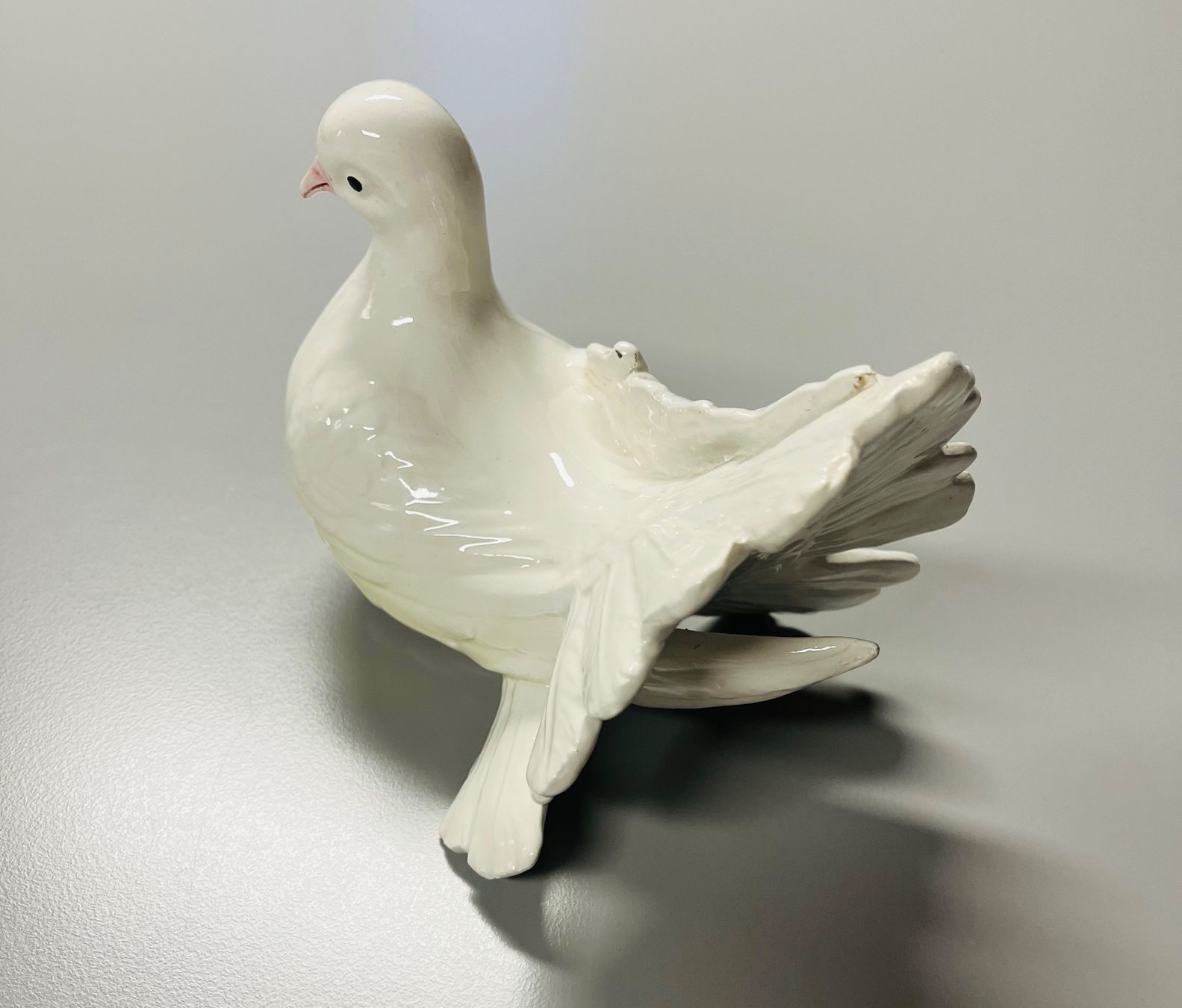 Statuette: Weisse Taube aus Keramik – Usato da Allschwil venduto da ILLUGO