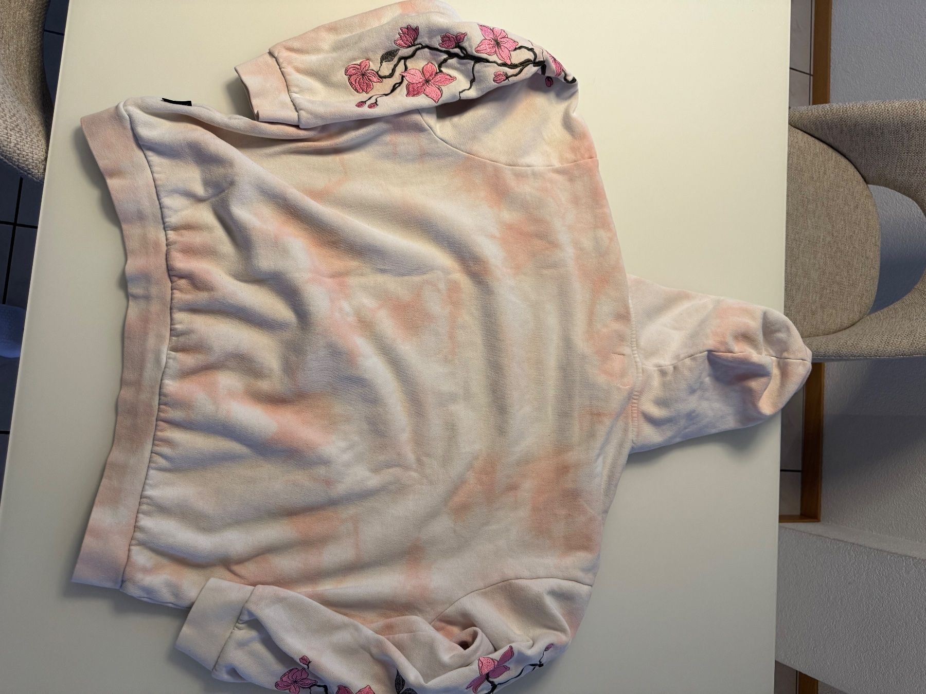 Pullover & Sweatshirts: Pull – Gebraucht aus Prez-vers-Noréaz von jon_lm5f 1