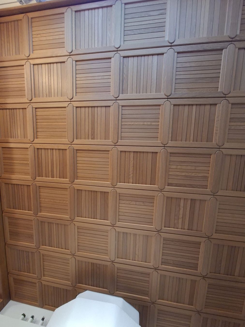 Articoli in legno: Kunstvolle, handgemachte Holzdecke – Usato da Tann venduto da Iwinnie