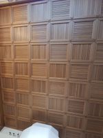 Kunstvolle, handgemachte Holzdecke