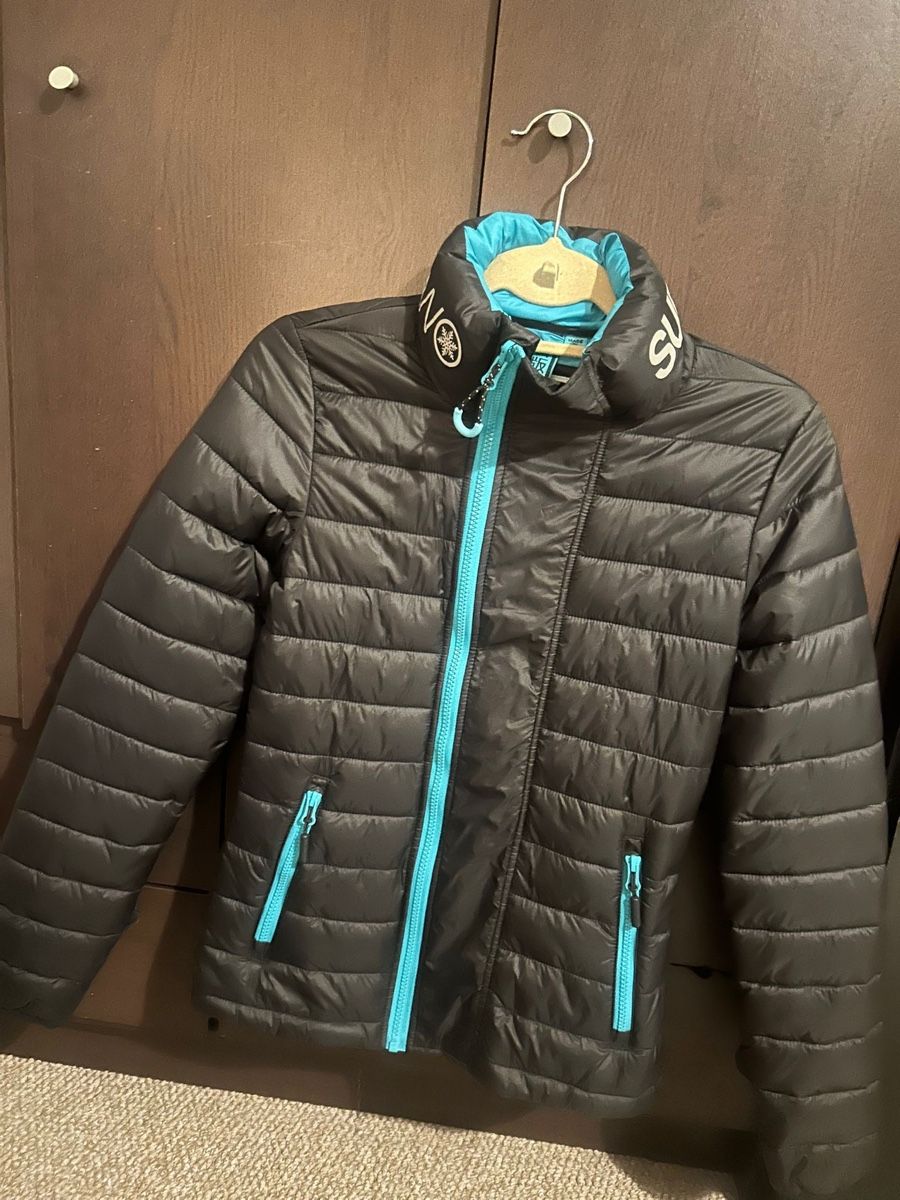 Giacche: Superdry Übergangsjacke Schwarz, Grösse S, neu – Nuovo (secondo la descrizione) da Volketswil venduto da Modelka