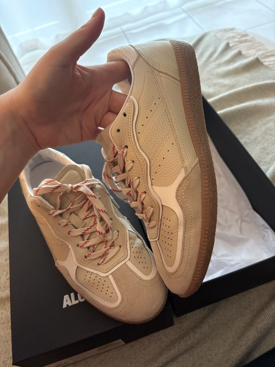 Alohas Scarpe da donna: Alohas cream leather sneakers, size 40 – Nuovo (secondo la descrizione) da Egg b. Zürich venduto da cha_qf8f 2