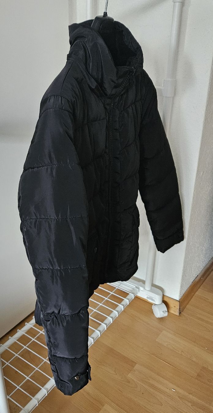 Jacken: Jacke schwarz Gr. M - Chicorée - Spendenaktion – Neu (gemäss Beschreibung) aus Unterkulm von Beljasch 1