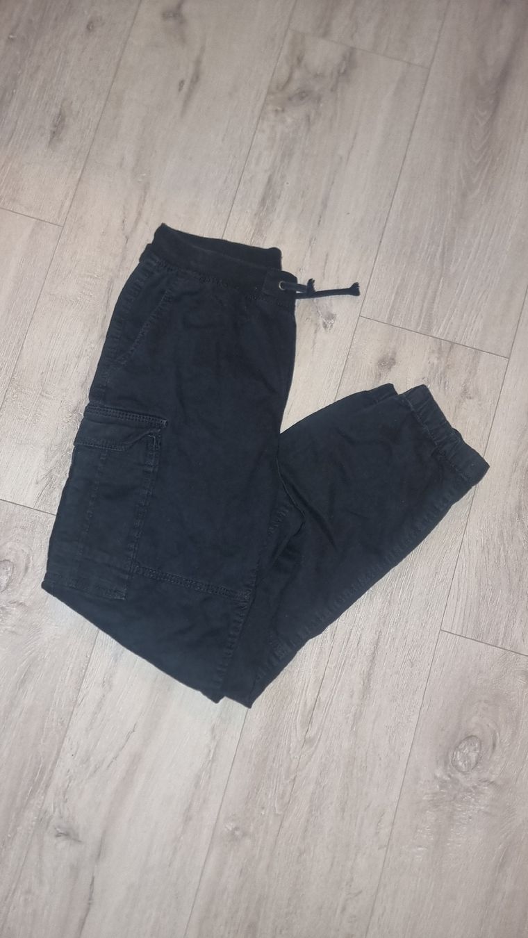 H&M Pantaloni: Schwarze Cargo Jogginghose 164 – Usato da Wigoltingen venduto da Zuckerfee84 2