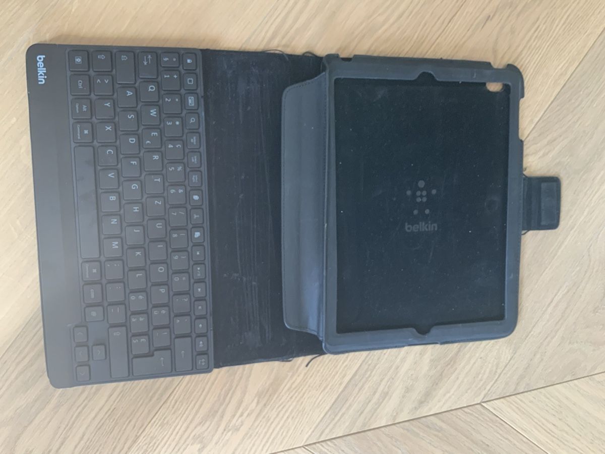 Belkin Tastiere: Belkin Tastatur & Schutzhülle – Usato da Küsnacht ZH venduto da Dne 3