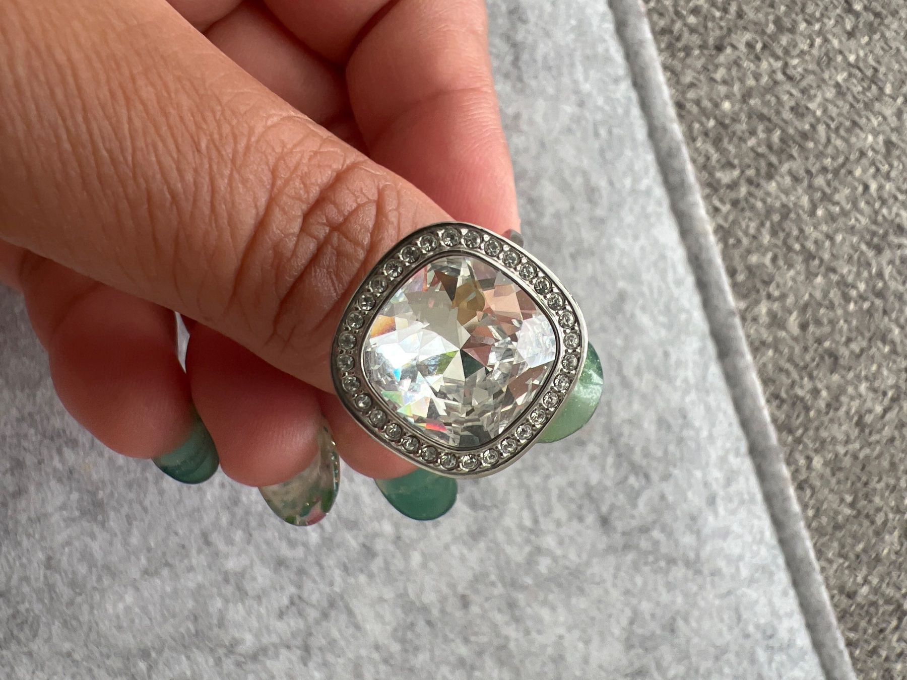 Swarovski Anelli: Swarovski Ring mit grossem Kristall Grösse 58 – Usato da Uznach venduto da Ya_x7x6 1