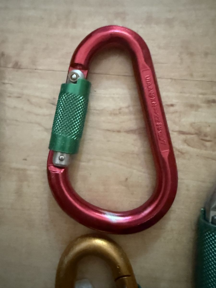 Kletterausrüstungen: 5 Kletterkarabiner mit Schraubverschluss – Gebraucht aus Zürich von Vma_reuse 6