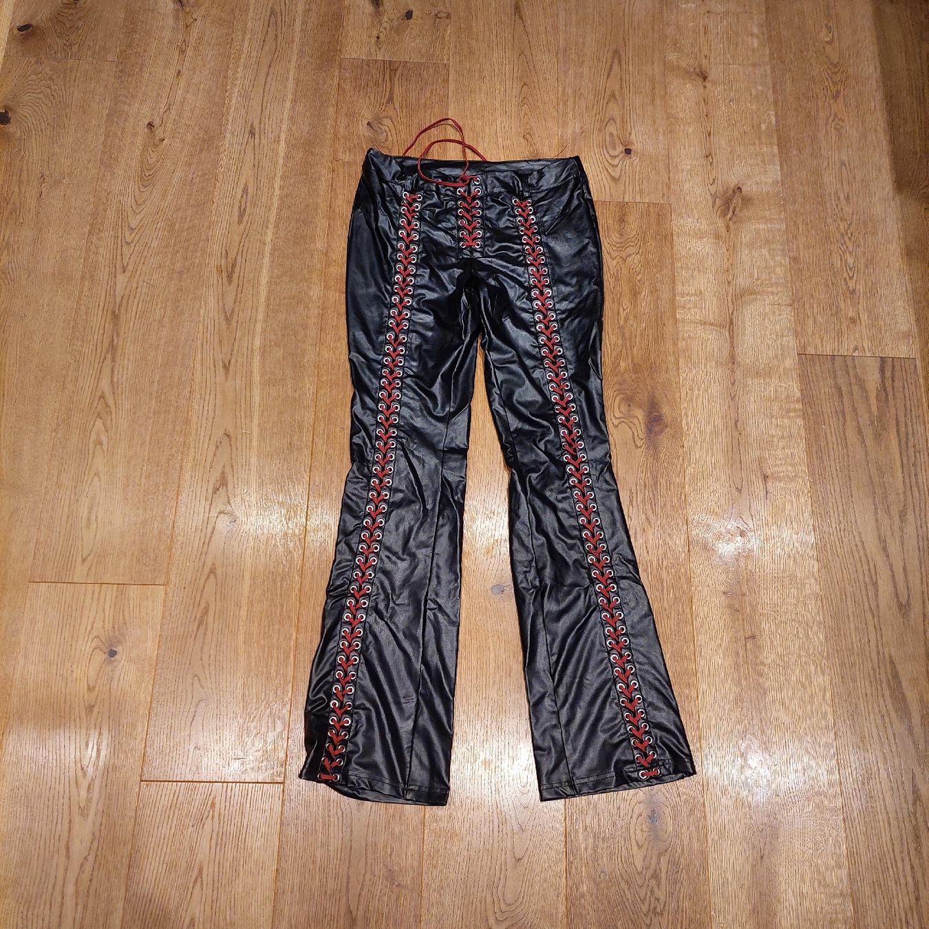 Pantaloni: Hose aus Lederimitat Gr. S – Nuovo (secondo la descrizione) da Fehraltorf venduto da fridolin024