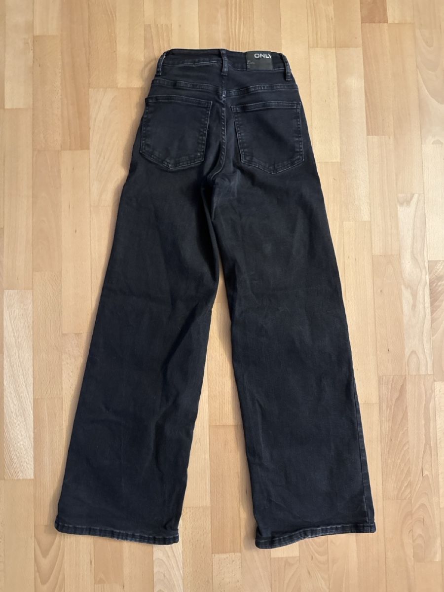 Only Pantaloni: Black denim Jeans – Usato da Uzwil venduto da ale_27xy 2