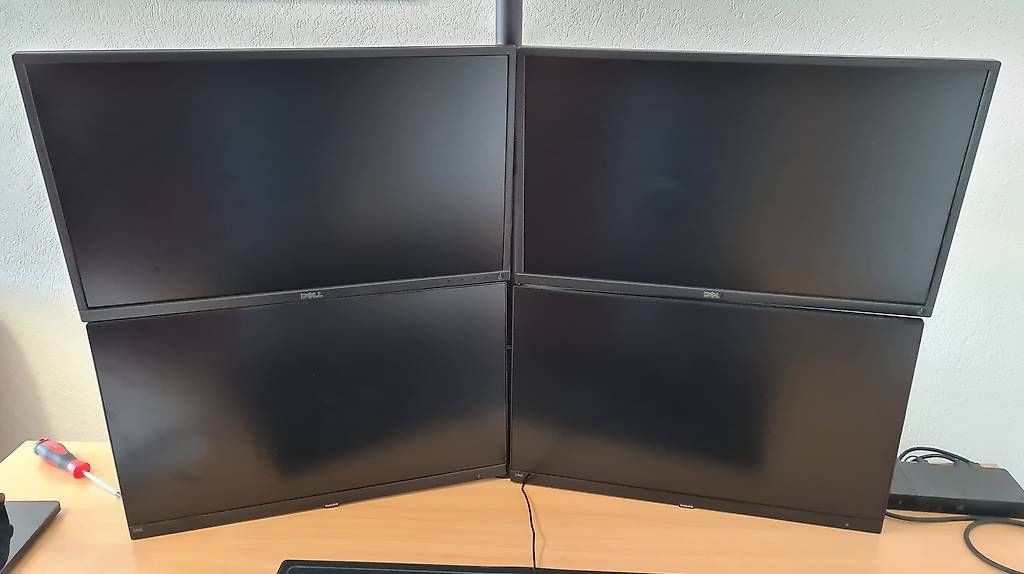 Staffa per monitor: Support complet pour 4 écrans 13'' à 27'' Techly – Usato da Bercher venduto da lau_6r29 2