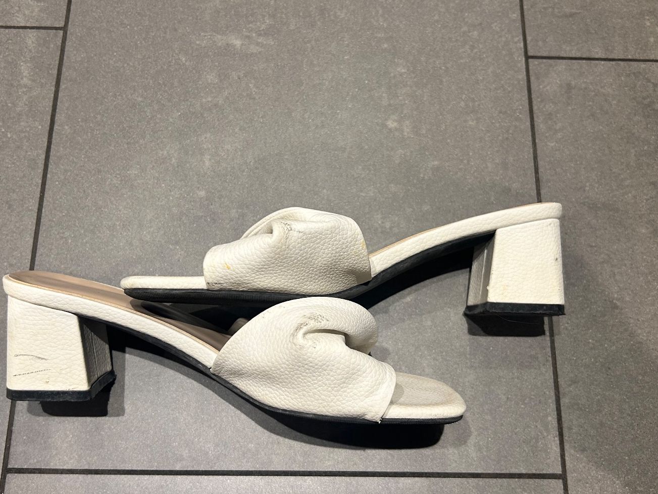 Damenschuhe: Sommerschuhe mit Blockabsatz weiss – Gebraucht aus Zürich von mic_mmk2