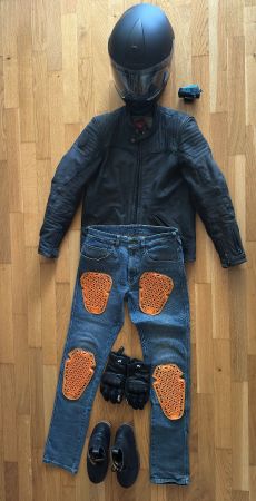 Komplette Motorradausrüstung (Rokker, Furygan, Schuberth)
