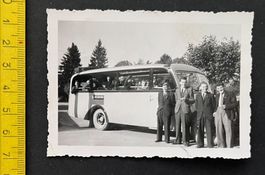 Autobus, evt Saurer/ Leute/ Photo