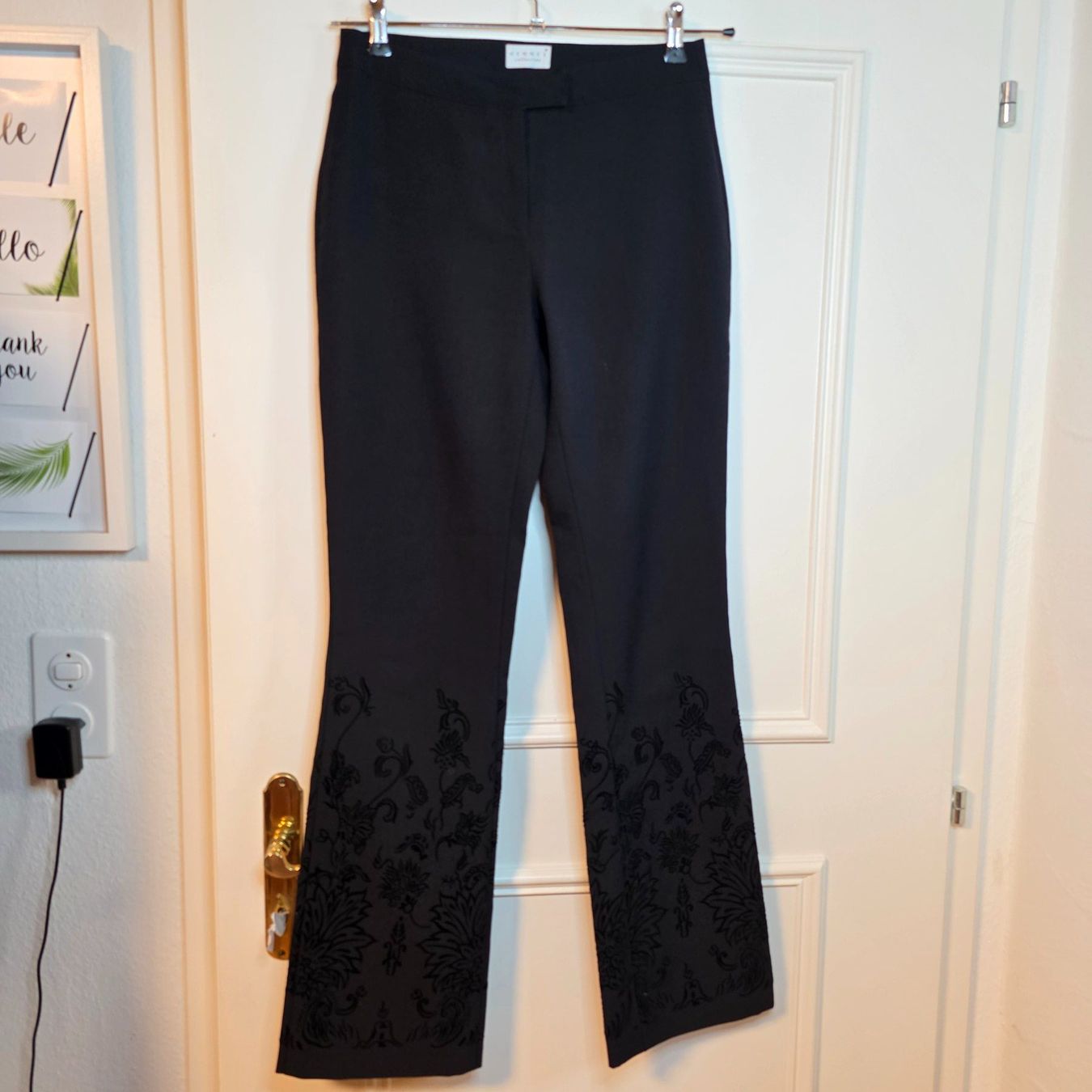 Hosen: Vintage Schlaghose Schwarz S Samt Muster Elegant – Gebraucht aus Wald ZH von CapLux