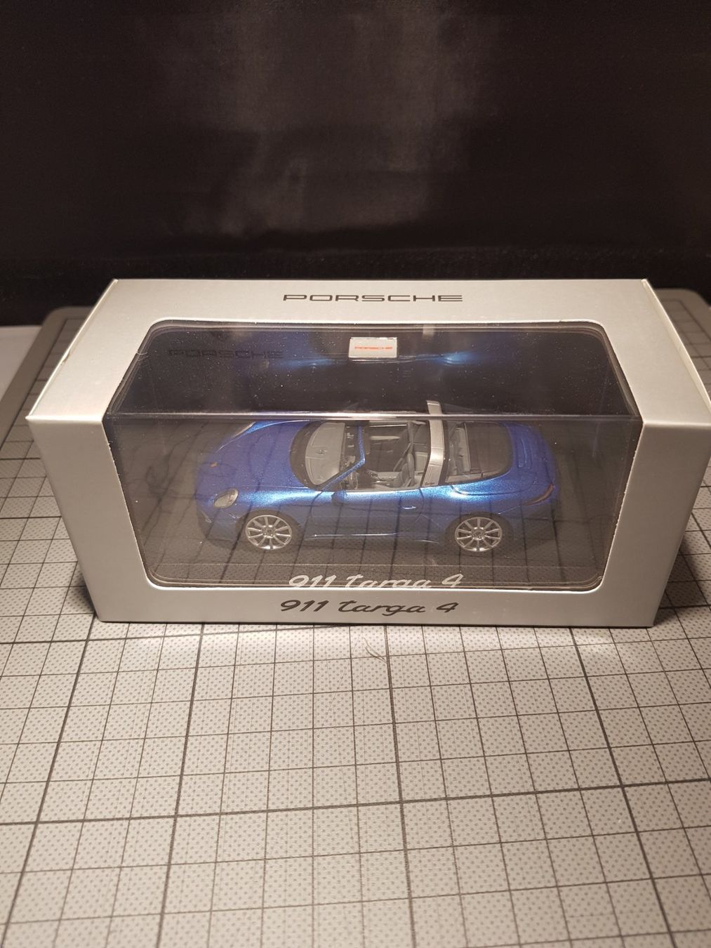 Porsche Modellini d'auto: Porsche 911 Targa 4 – Nuovo e nell'imballaggio originale da Chézard-St-Martin venduto da AlPat-Collections 4