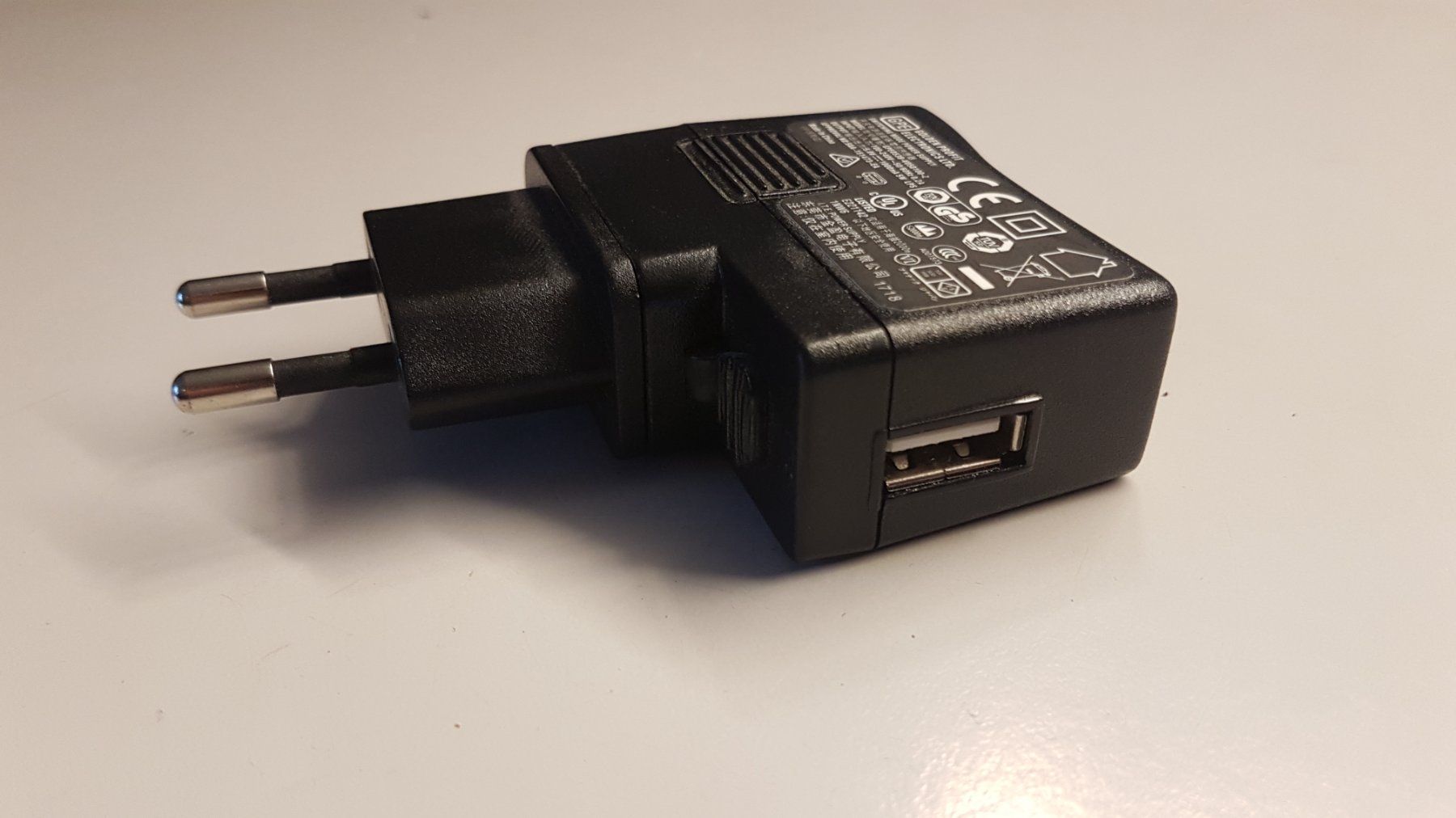 Caricabatterie: USB Ladegerät/Netzgerät, inkl. Kabel USB-C – Usato da Frauenfeld venduto da Tozz 2