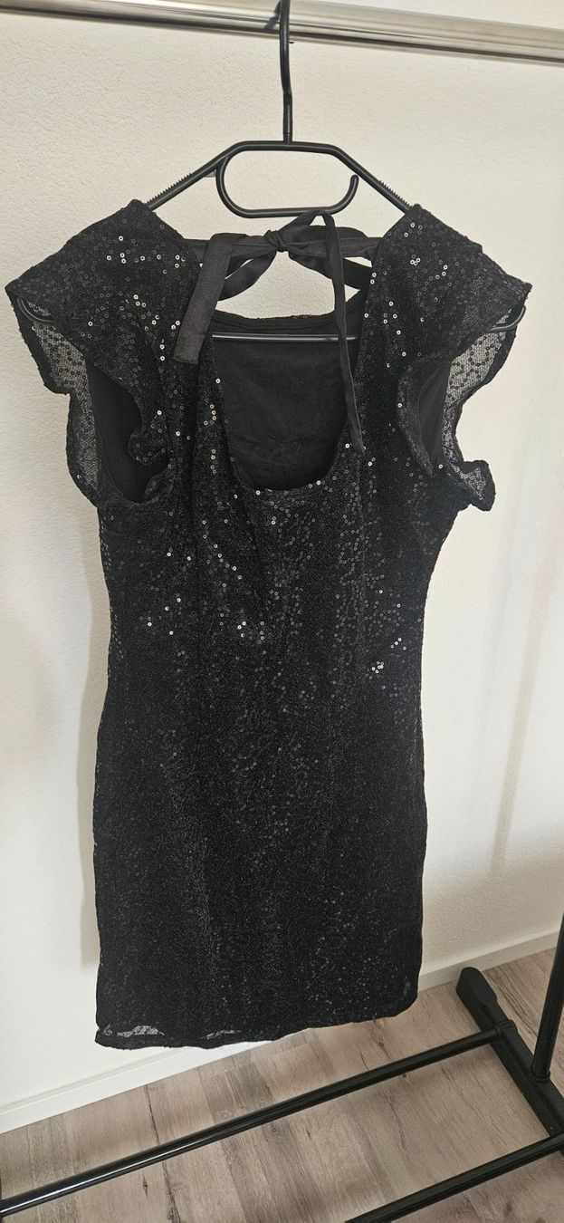 Only Robes: Robe sequin noir – D'occasion à Vétroz par MargauxLDG 1