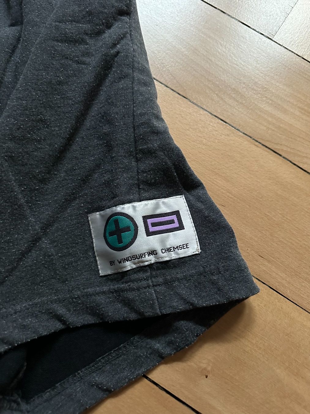 Chiemsee Hosen: CHIEMSEE - Sweatshorts dunkelgrau L – Gebraucht aus Zürich von Diazaio 1