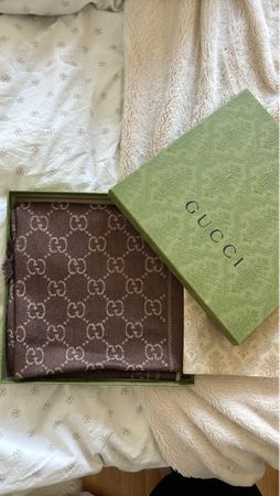 Elegante GUCCI Schal für kalte Tage im Herbst/Winter