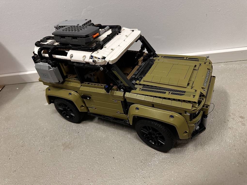 Kit di costruzioni: LEGO Technic Land Rover Defender (42110) – Usato da Rupperswil venduto da Bookie92 3