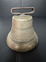 Kuhglocke Bronze mit Henkel Verziert