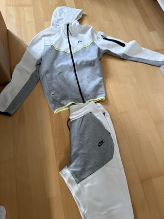 Nike Tech Fleece Trainingsanzug, Grau/Weiss, Neuwertig! (58)