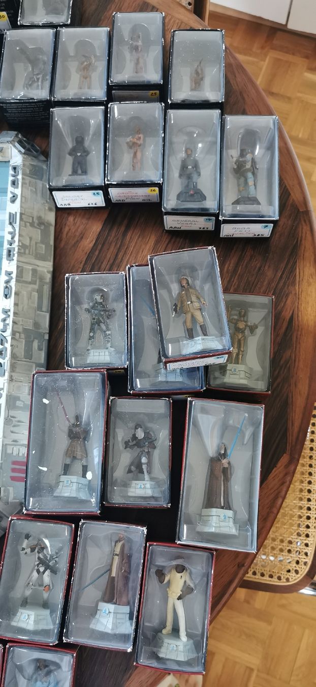 Spiele: Echiquier Starwars Altaya + 64 pieces – Gebraucht aus Vésenaz von Angela.C3 6