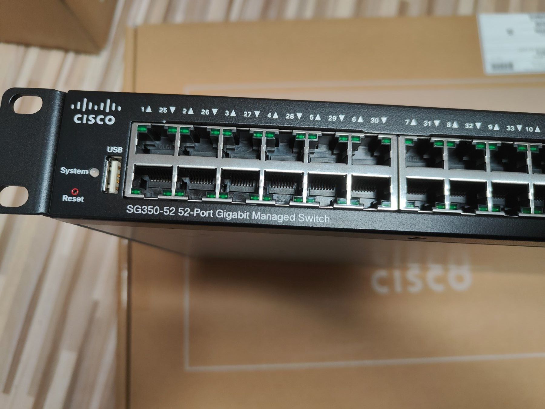 Cisco Hub & Switch: cisco Switch SG350-52   52-Port Gigabit Managed Switch – Usato da Uster venduto da Ct2914 3