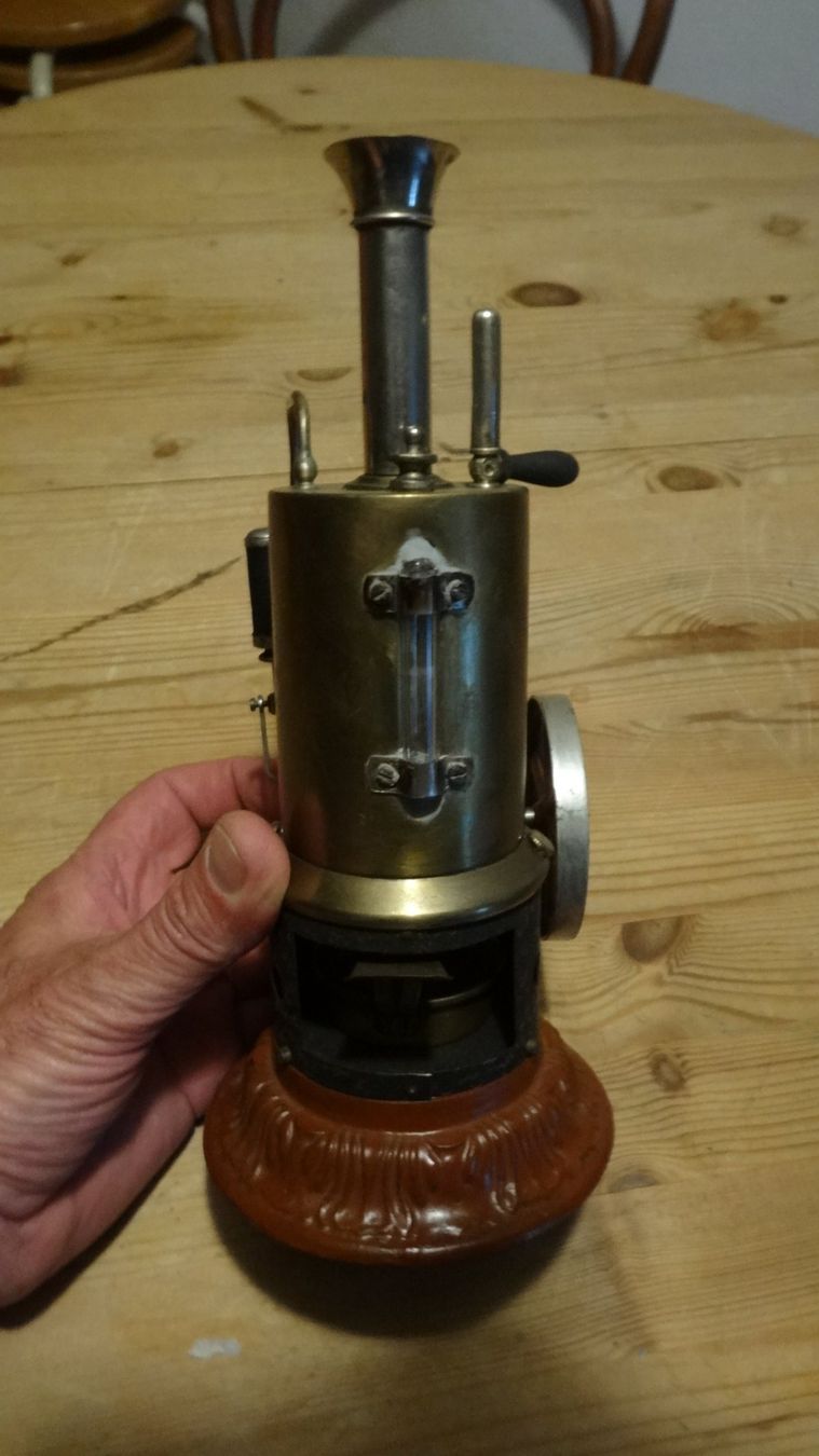 Modellbausätze & Standmodelle: machine verticale à vapeur – Gebraucht aus Rebeuvelier von falcon58