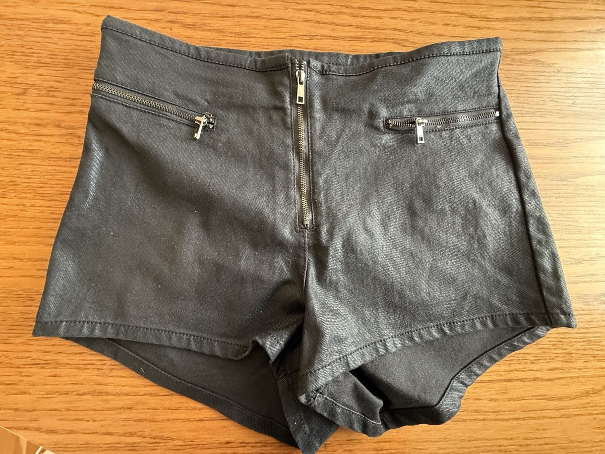 Pantaloni: Kunstleder Shorts gr S – Usato da Belp venduto da Lu96