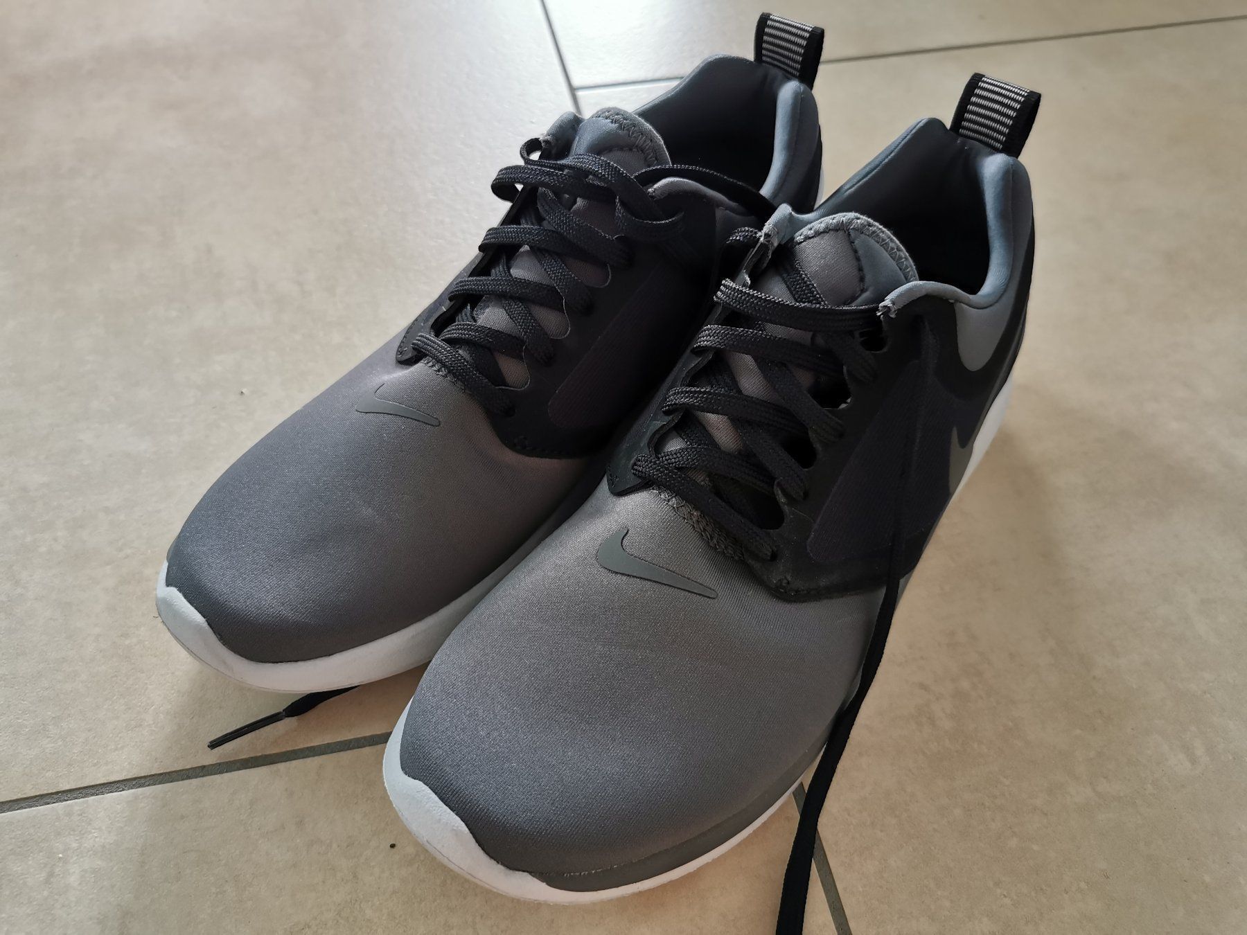 Nike Scarpe da donna: Nike Sneaker - Grösse 39 – Nuovo (secondo la descrizione) da Rickenbach b. Wil venduto da VeryLovelyThings 1