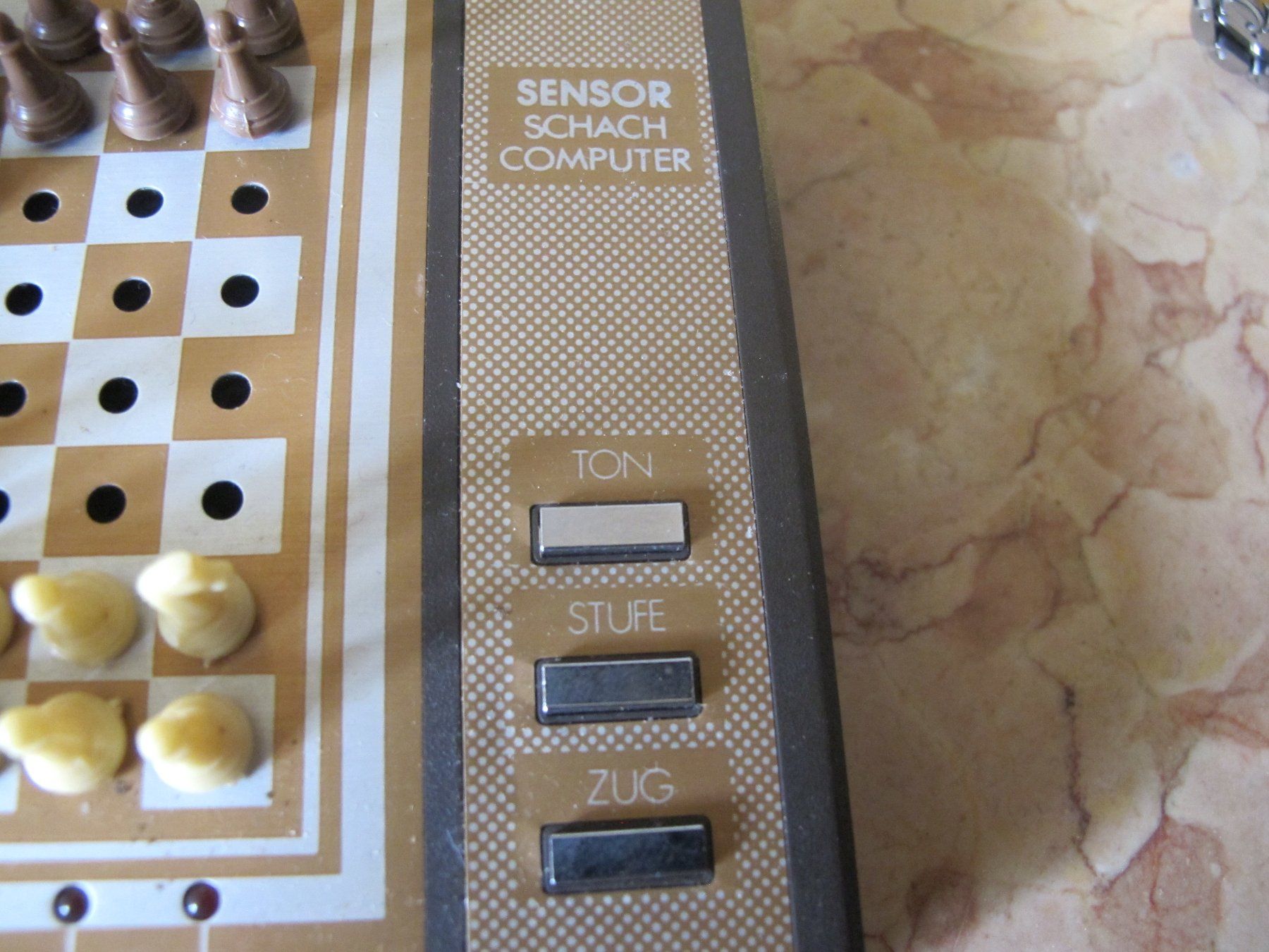 Giochi: Schachcomputer Sensor 9 Volt Vintage Tragbar Mit Ledertasche – Usato da Altnau venduto da LinaAuktion 6