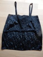 klassiches Top in schwarz mit Spitzen + Blumendesign