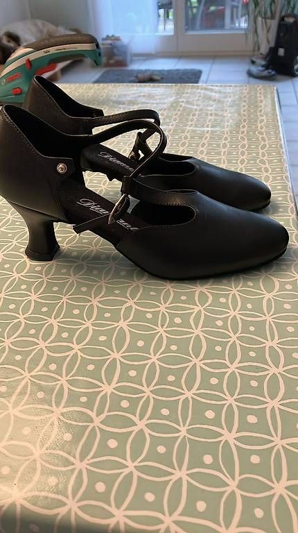 Chaussures femmes: Tanzschuhe Damen Gr. 5.5 – D'occasion à Pratteln par Bafi 2