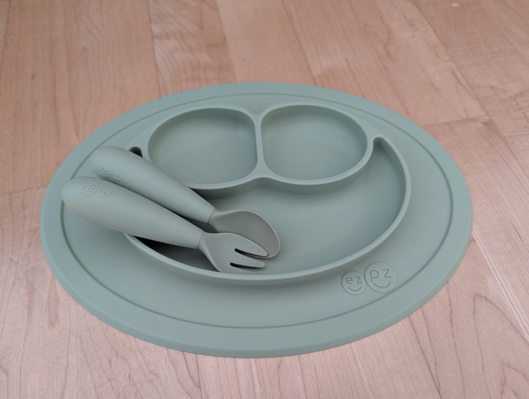 Geschirrsets: ezpz Mini Lernset sage - Geschirrset – Gebraucht aus Uster von petches