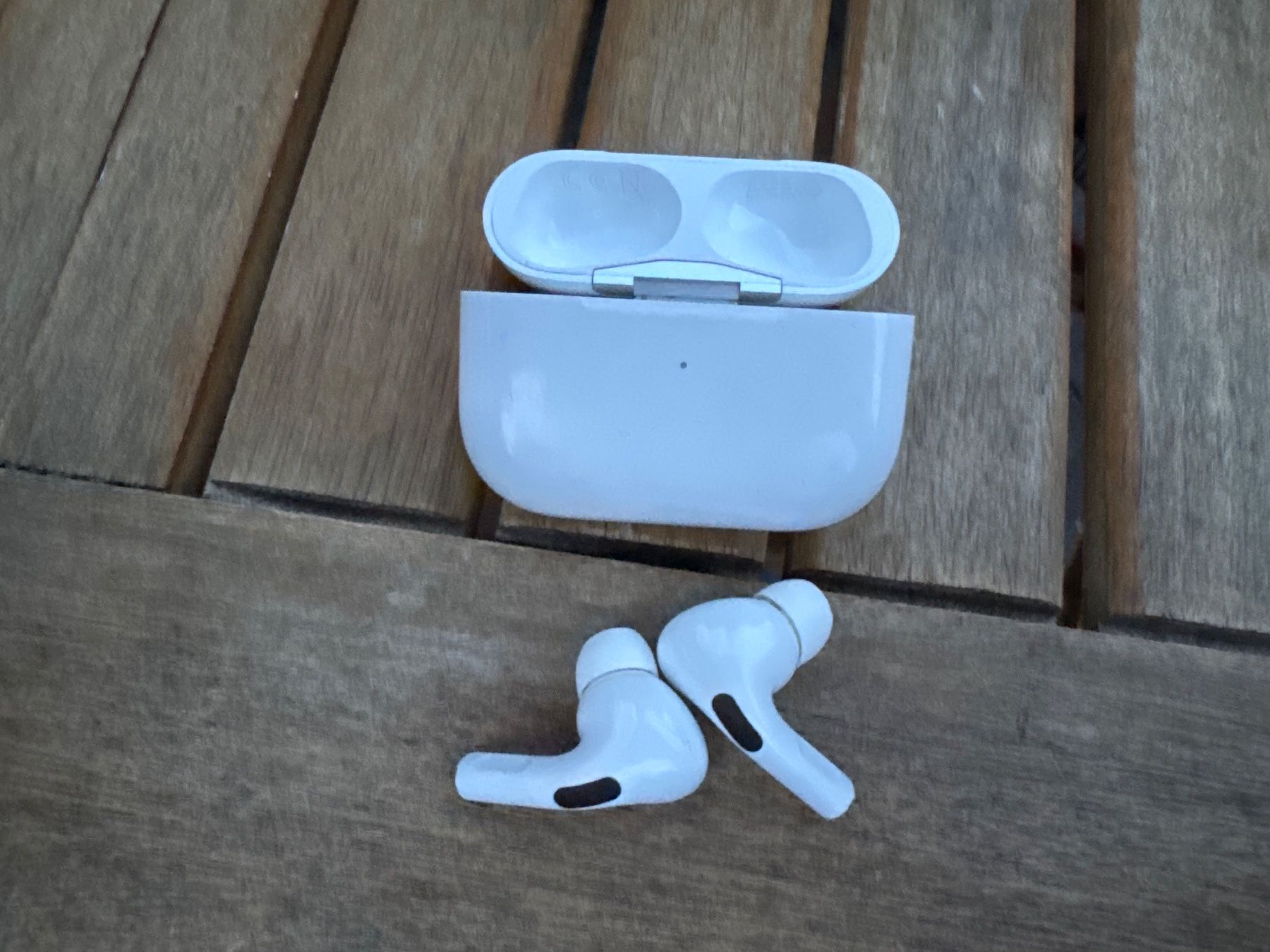 Apple Kopfhörer: Originale Apple Airpods Pro A2190- Lightning – Defekt aus Olten von HoYa01