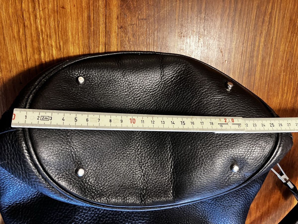 Borse da donna: Beuteltasche Leder schwarz – Usato da Herzogenbuchsee venduto da stellafarella 5