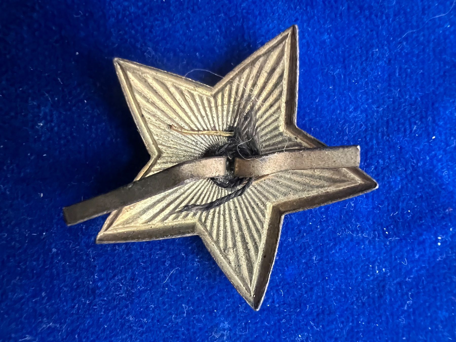 Placchette & Badge: Mützenabzeichen Sowjetunion (KoA) – Usato da Hermetschwil-Staffeln venduto da militaria-schweiz 1