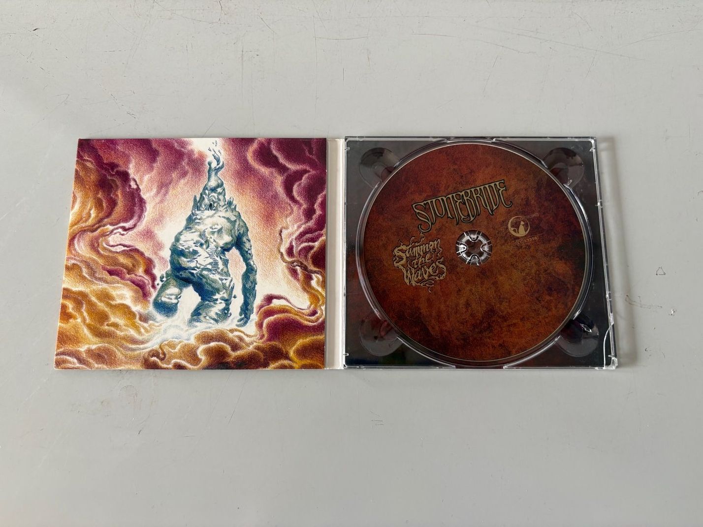 CD: STONEBRIDE - Summon The Waves CD Digipak defekt Stoner 2010 – Usato da Wiedlisbach venduto da Andrisa 1