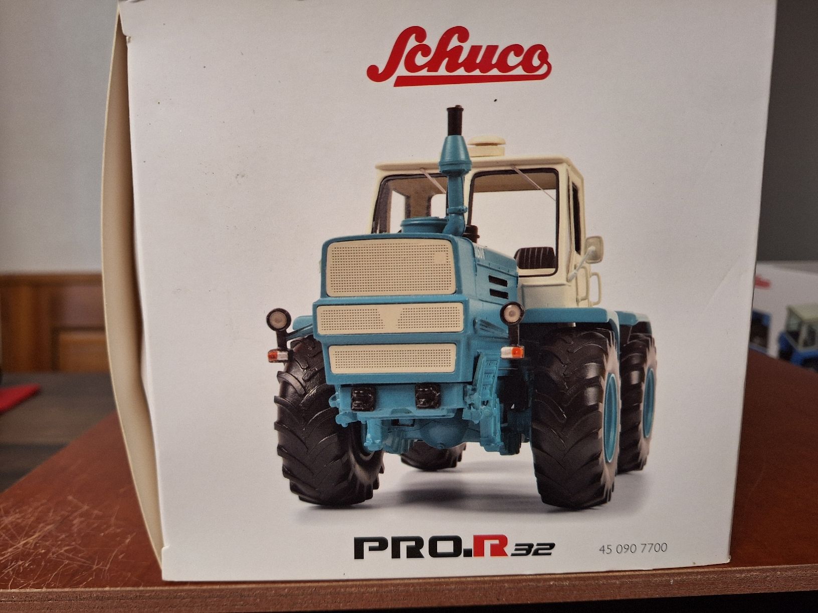 Schuco Kit di modellismo & Modellini statici: Schuco Charkow T-150 K – Nuovo e nell'imballaggio originale da Laupersdorf venduto da walmeister62 4