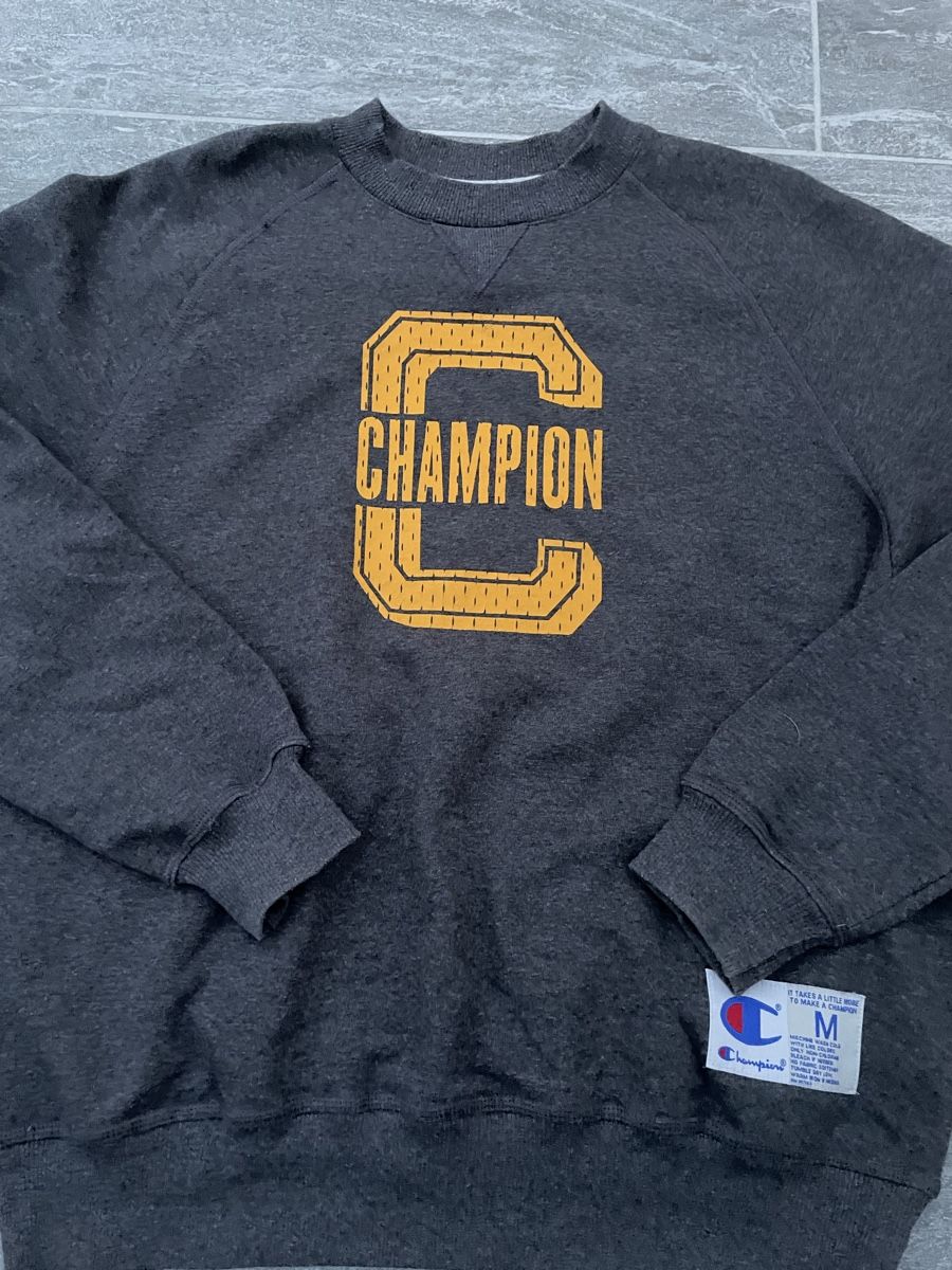 Champion Pullover & Sweatshirts: Champion Sweatshirt – Gebraucht aus Kloten von swissretro 1