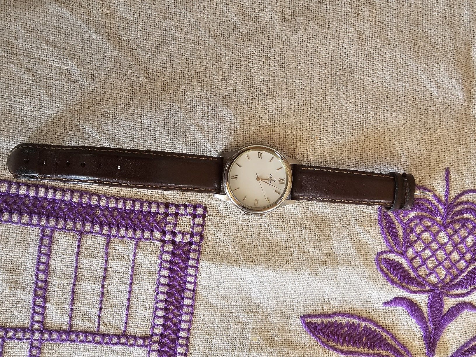 Daniel Wellington Montres: Armbanduhr Alpha Basic und Daniel Wellington Set – D'occasion à Niederrohrdorf par DieBuechersammlerin
