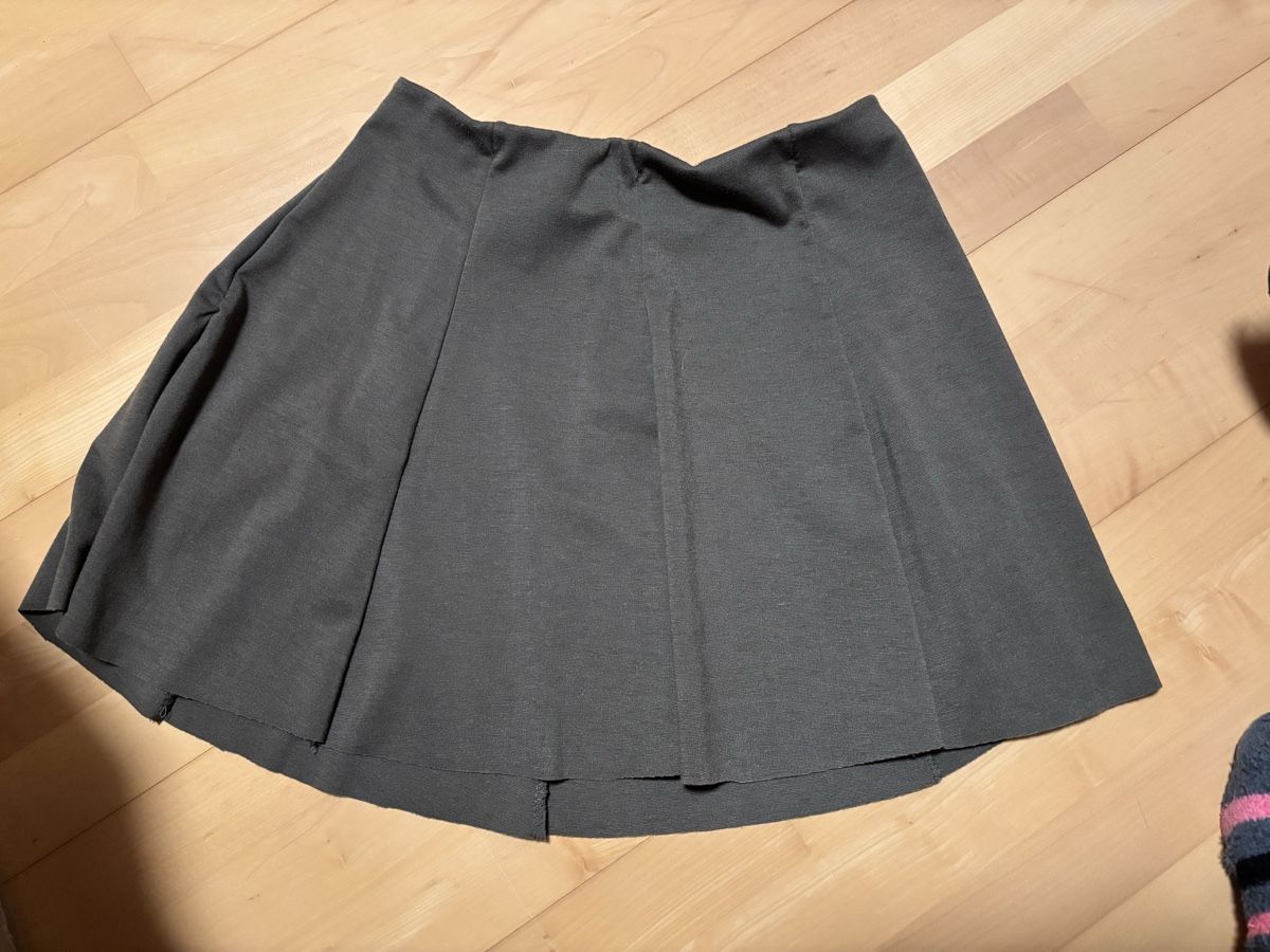 Zebra Gonne: Jupe grün S – Usato da Kesswil venduto da Branca-01 2