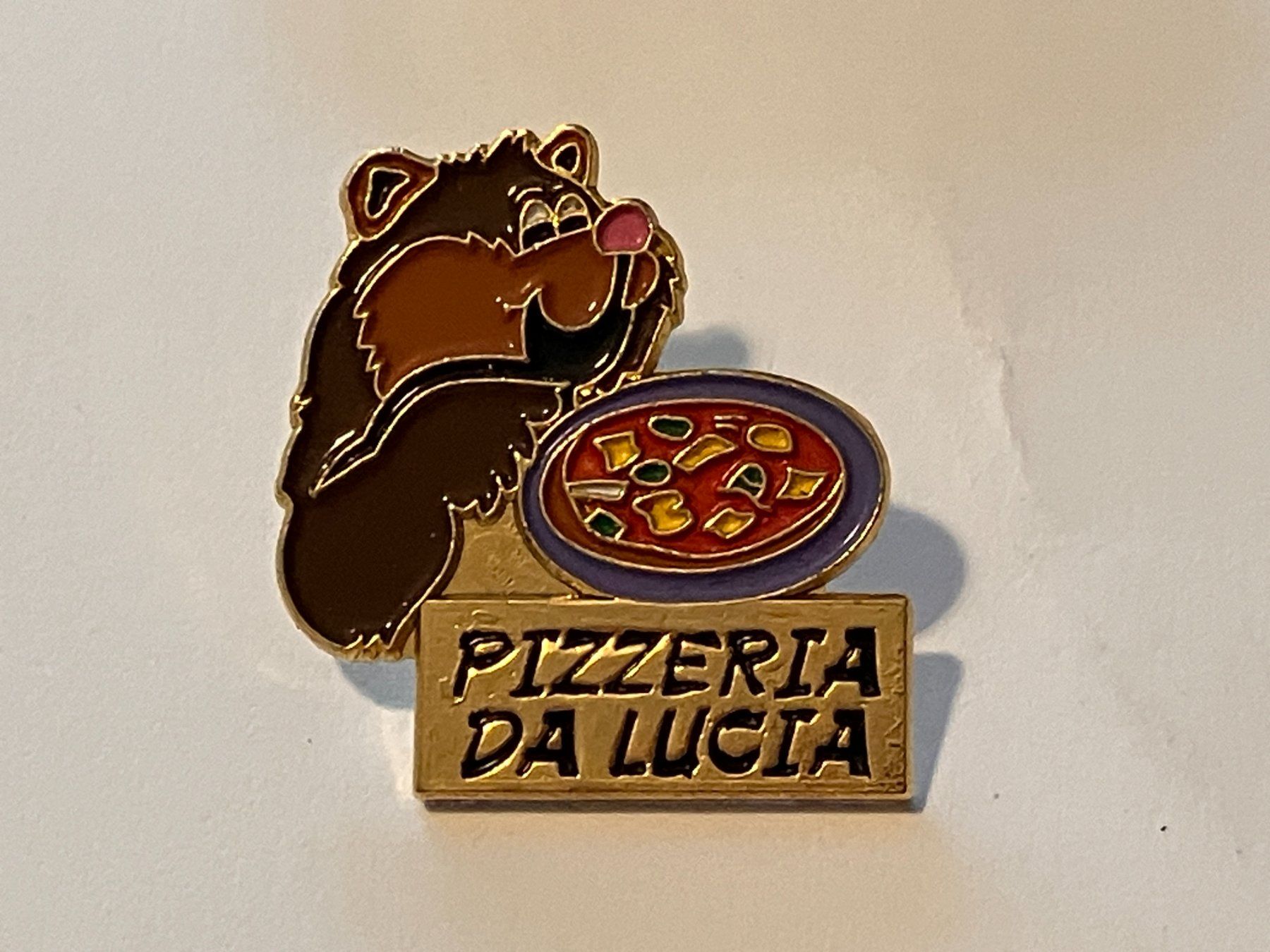 Placchette & Badge: 1 Pin Pizzeria da Lucia – Usato da Basel venduto da djwwpp