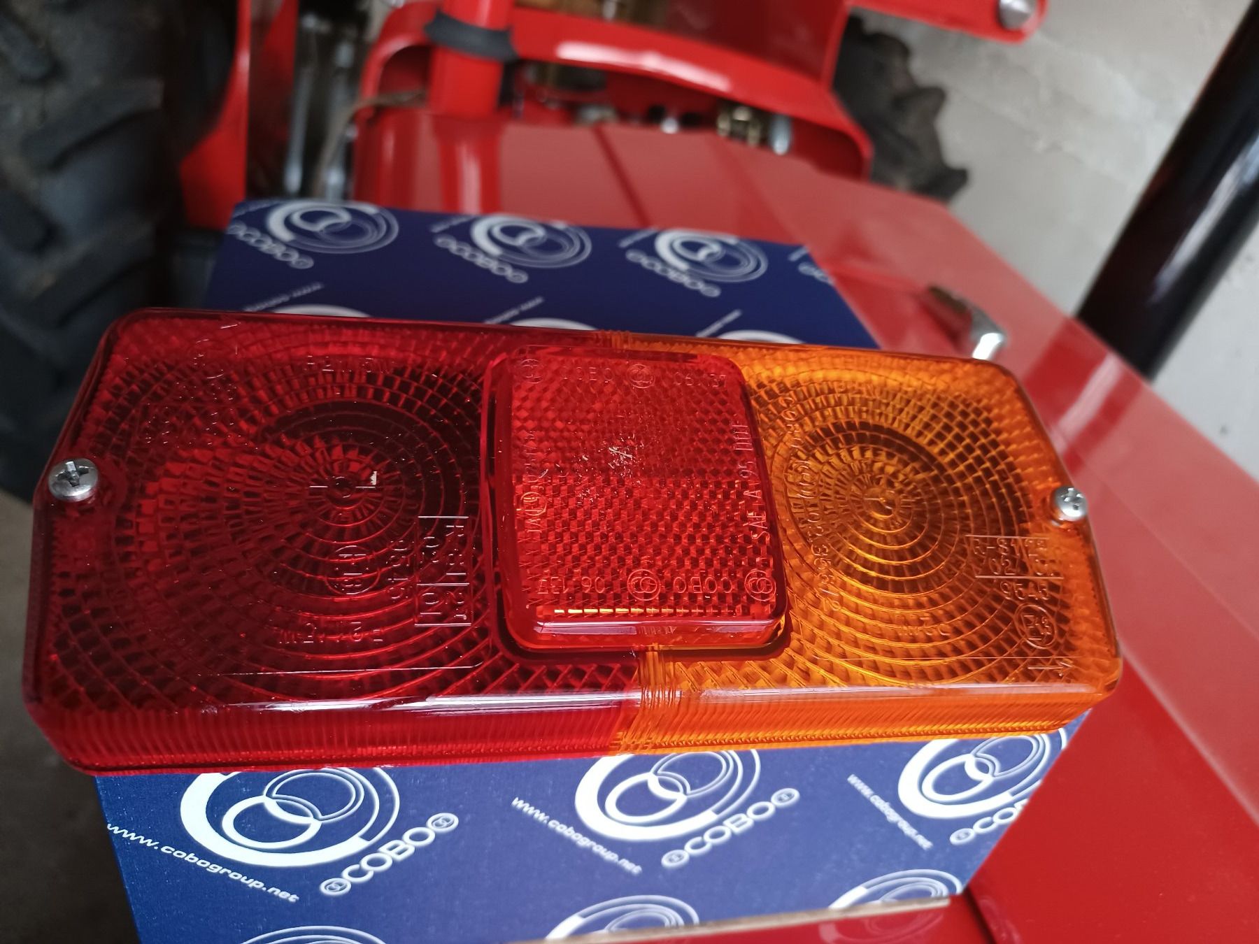 Massey Ferguson Trattori: COBO Rücklicht  MF Serie 300 – Nuovo e nell'imballaggio originale da Rothenthurm venduto da mf-schuler 6